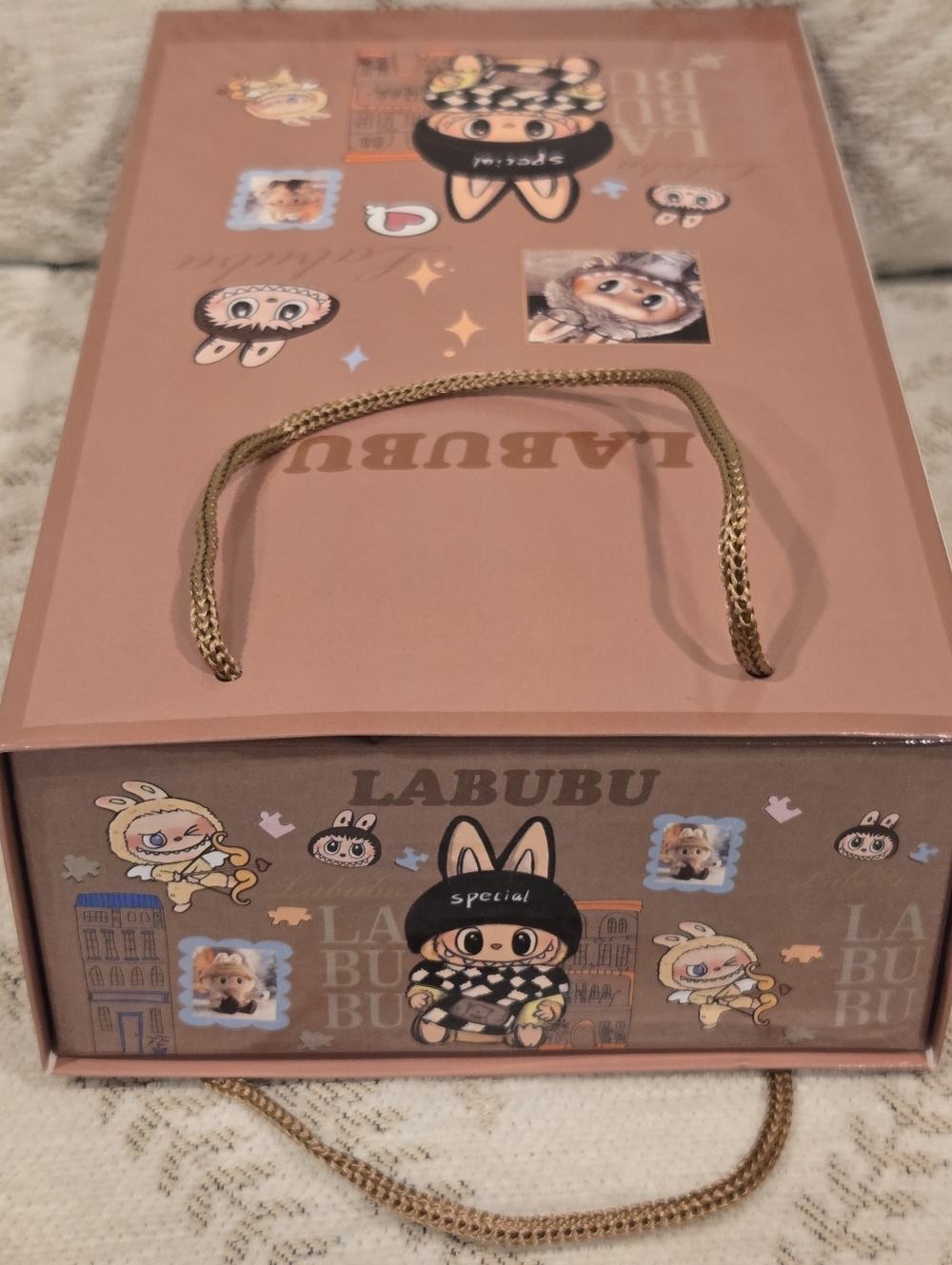 NIB - Labubu Theme Thermos Gift Set with Matching Mugs in Tan and White Color - Picture 8 of 10
